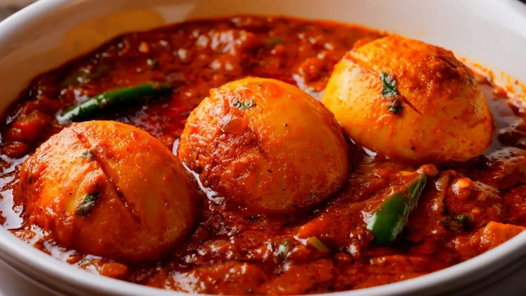 Ilustrasi telur berbumbu merah untuk resep telur balado