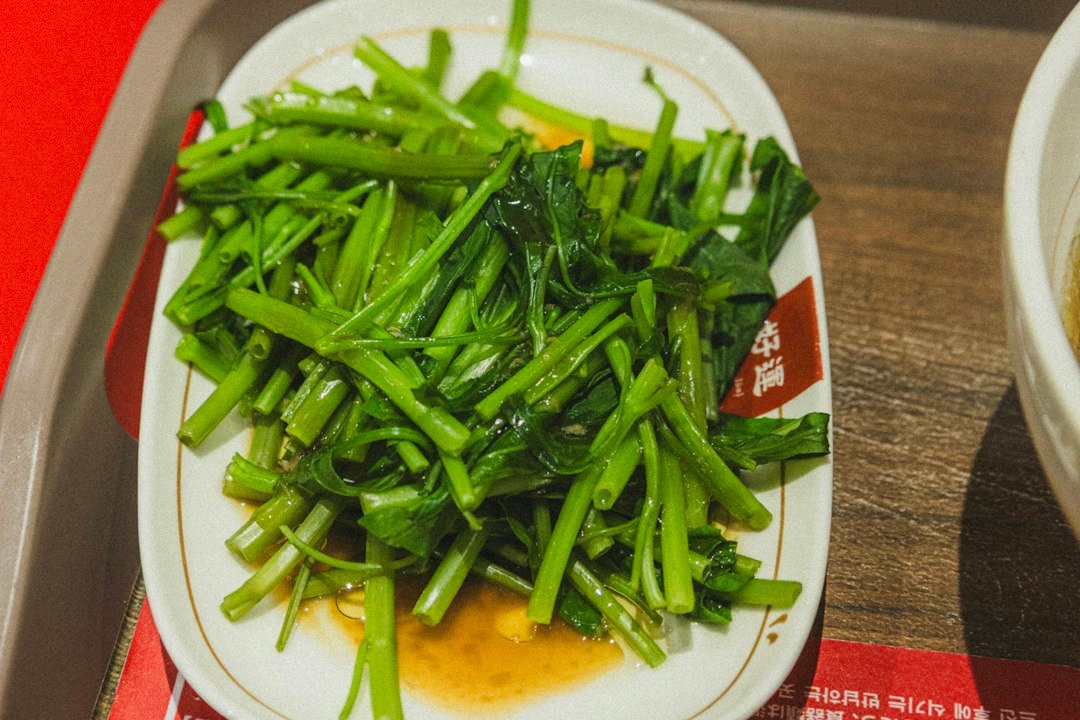 Tumis kangkung dengan bawang putih